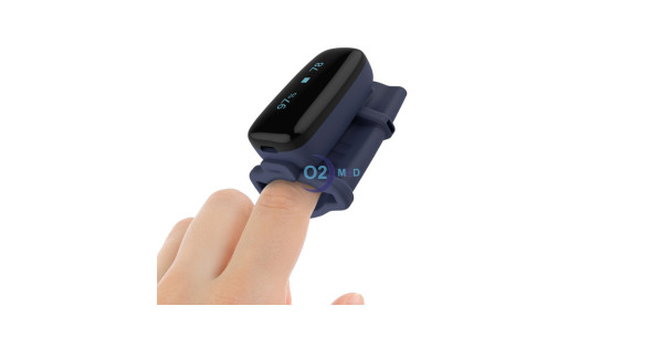 Indice mano sinistra inserito nel Pulsossimetro da dito Oxifit per monitoraggio continuo - distribuito da O2 Med